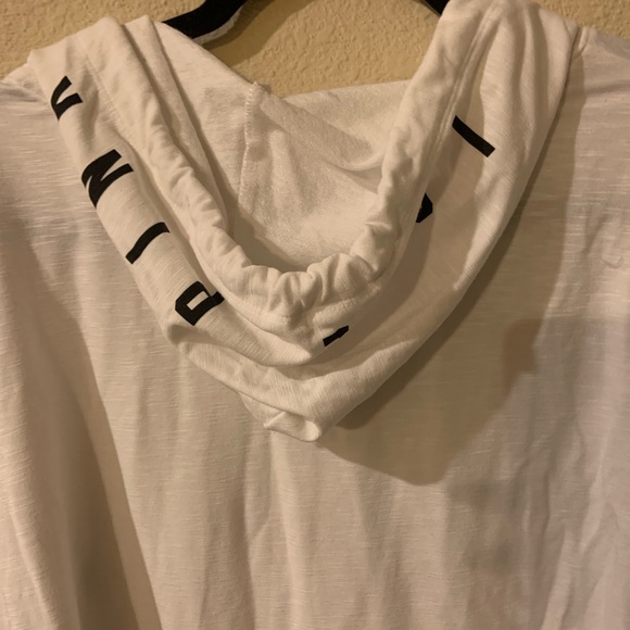 Vacation Views Pullover - Picture 4 of 4